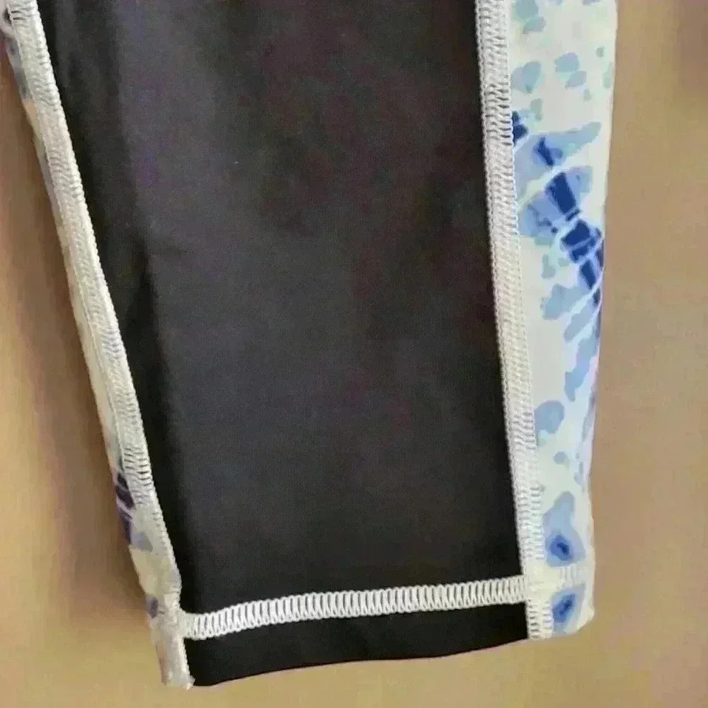 Victoria’s Secret VSX Sport Knockout EUC Black Blue Tie Dye Logo Capri Pants Med - Picture 7 of 8